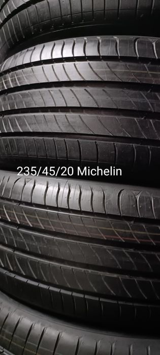 Pneus 235/45/20 (jogo completo)