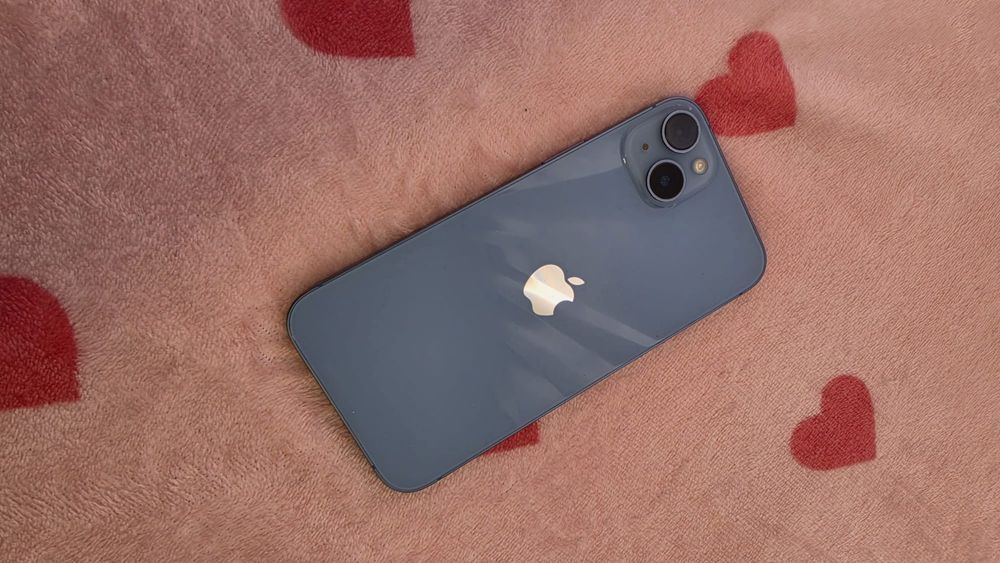 Vendo iPhone 14 Plus de 128 GB, na cor azul-claro