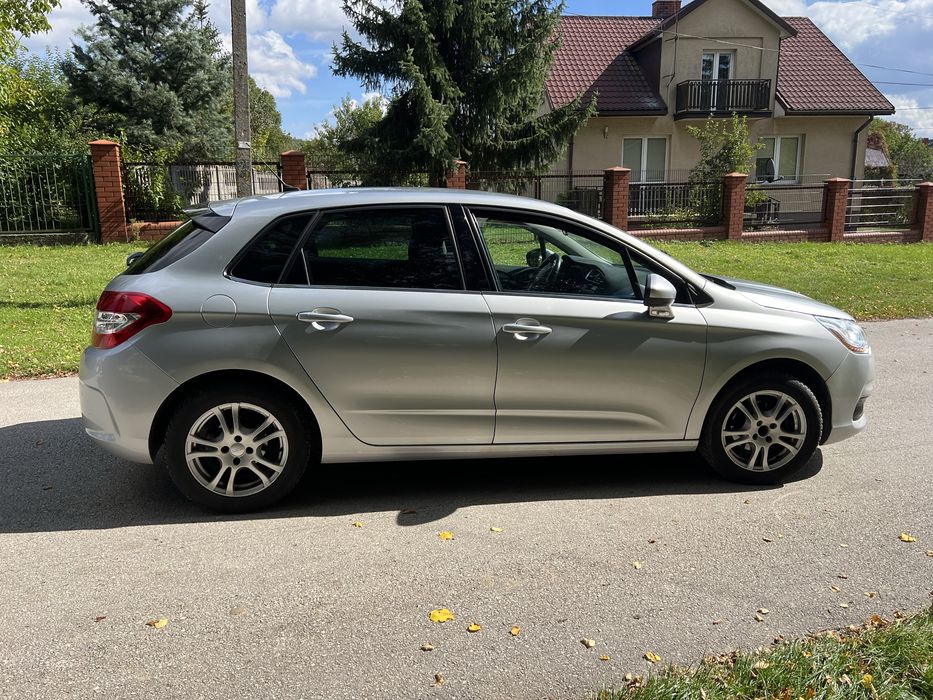 CITROËN C4 HATCHBACK 1.6 BENZYNA | 2010 | 251 000 KM | Klimatyzacja | Czujniki Parkowania