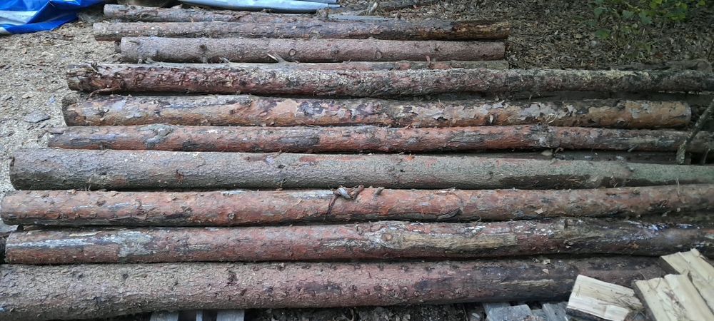 Stemple budowlane/ogrodzenie/budowa/konstrukcja