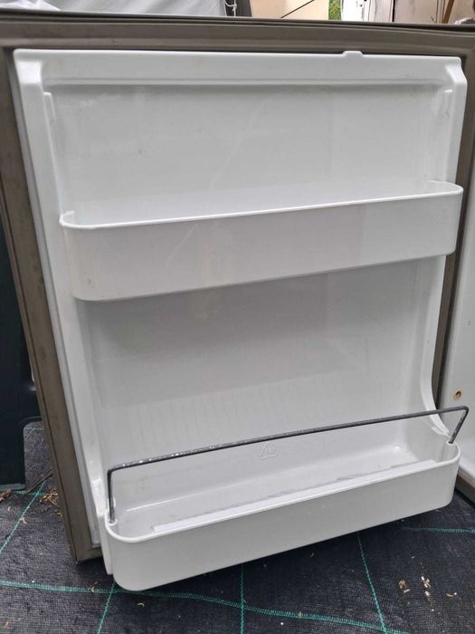 Frigorífico Dometic tri-valente (12V / 220V / Gás) para Caravana/Autocaravana