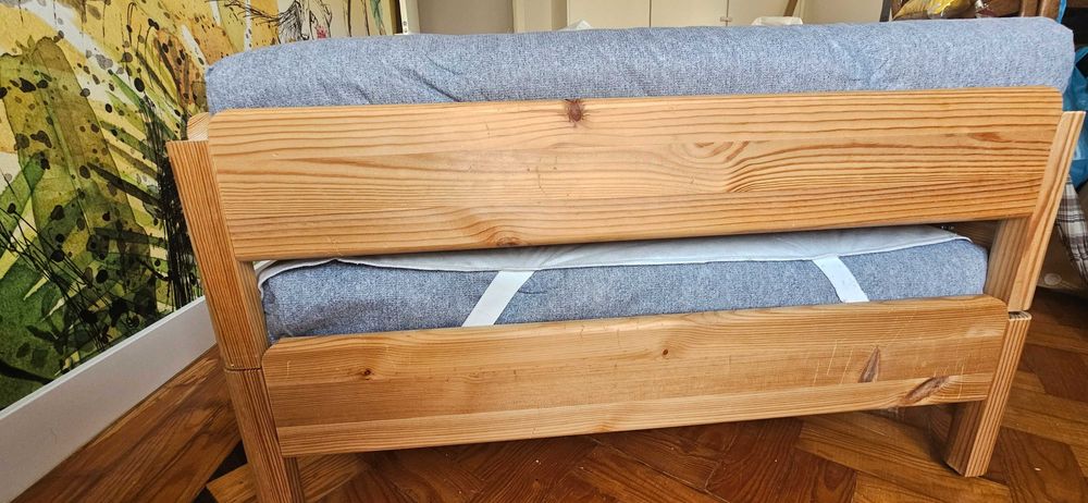 Cama Ikea solteiro dupla ou casal em pinho com colchão.