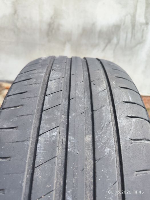 Goodyear efficient grip performance 215 55R16