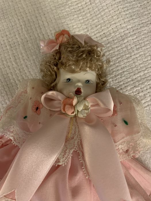 Boneca porcelana - 25 cm