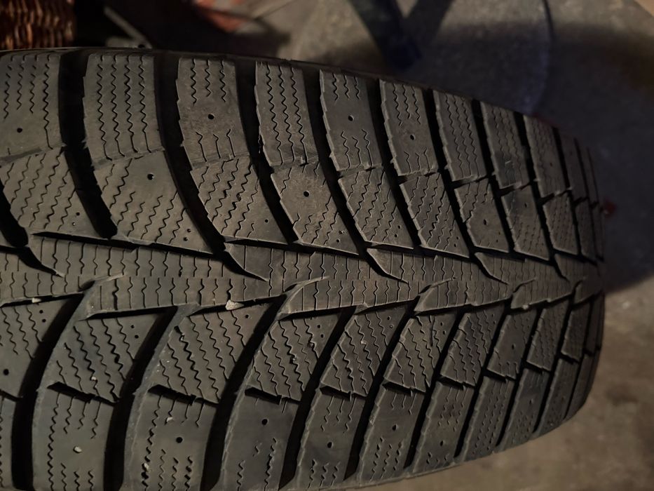 Шини 225/65 R-18 Laufenn зима