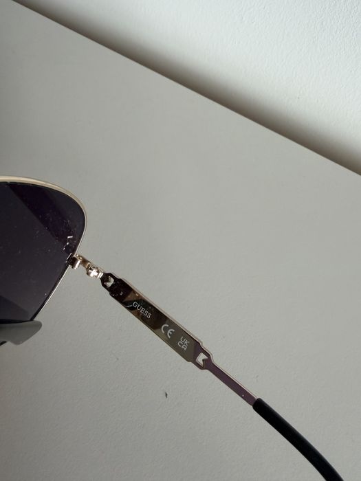 Okulary przeciesłoneczne marki  GUESS