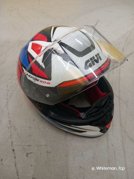 Capacetes semi novos marca GIVI e Bogotto