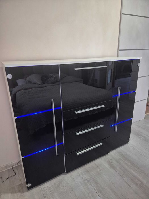 Komoda LED czarna duża
