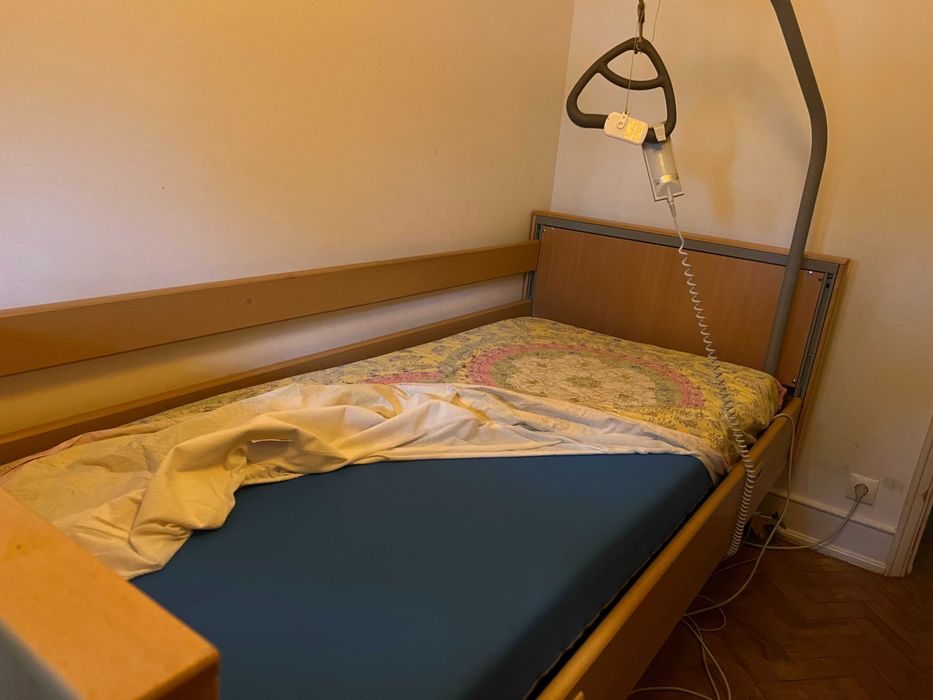 Cama Articulada Elétrica (Invacare) + Colchão Preventivo de Escaras