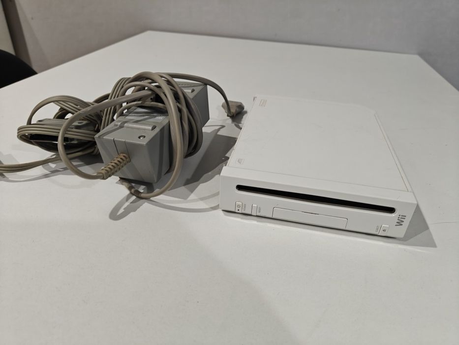 Nintendo Wii z zasilaczem