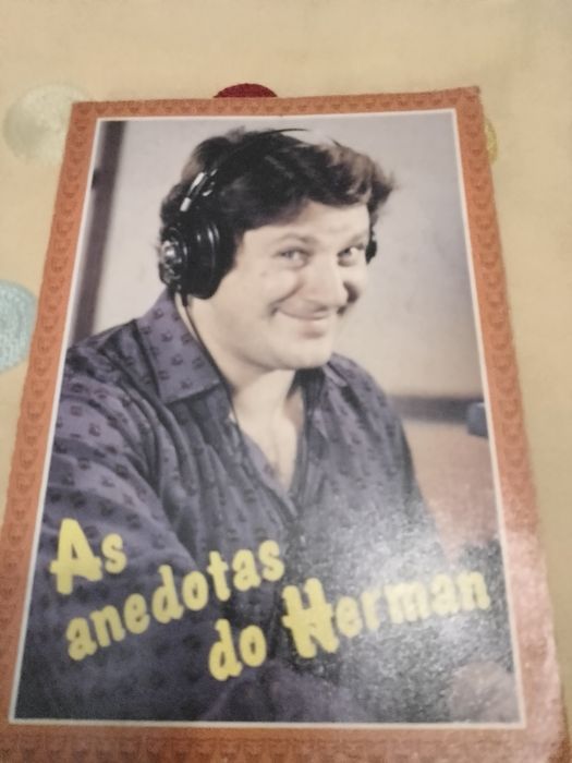 Humor às Turras - composto por casa do ardina - 1- ediçao -antigo -  7E.- Lata Botoes antigos - 8E Desde 2E
