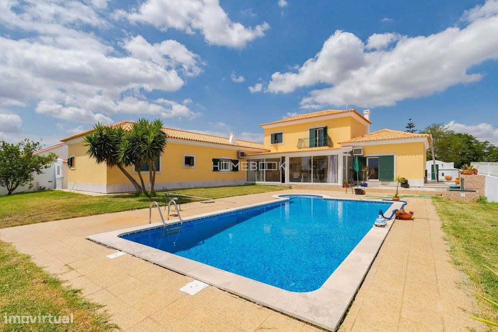 Moradia c/ 354 m² | Lote 1130 m² | Piscina e Jardim em Brejos do Assa