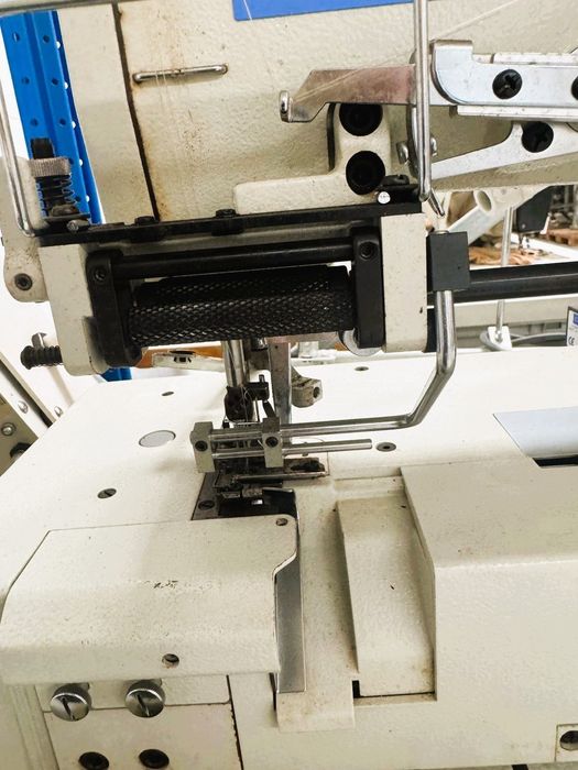 Máquina costura de aplicação para meter elástico nas cuecas