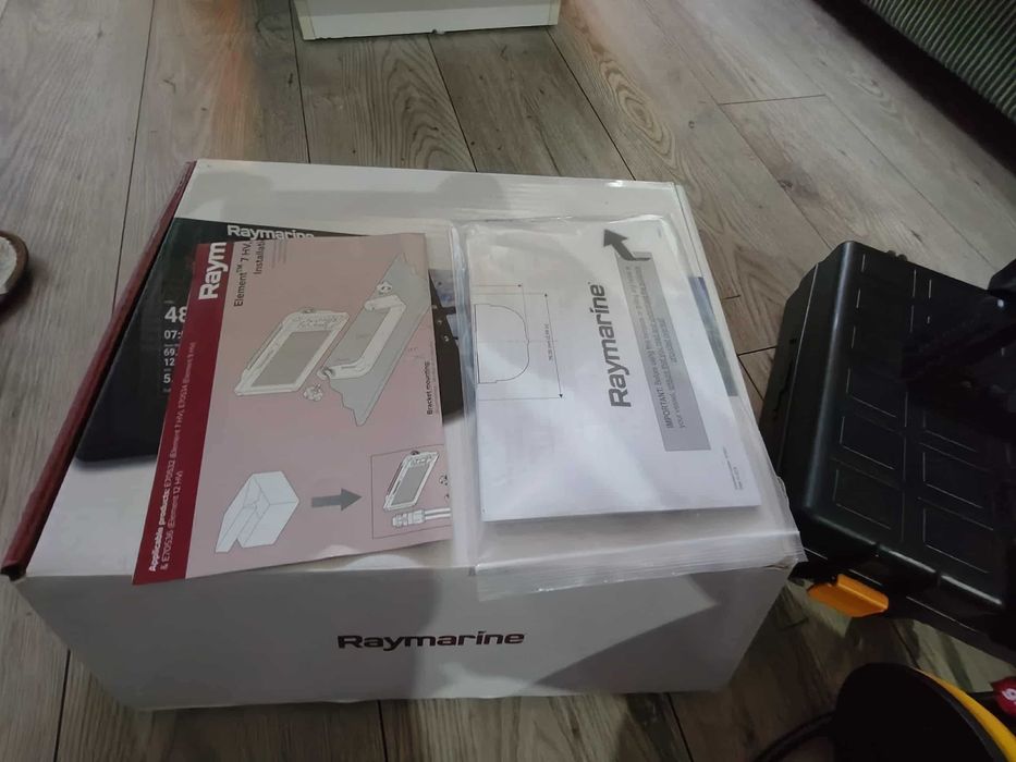 Echosonda Raymarine Element 7hv.