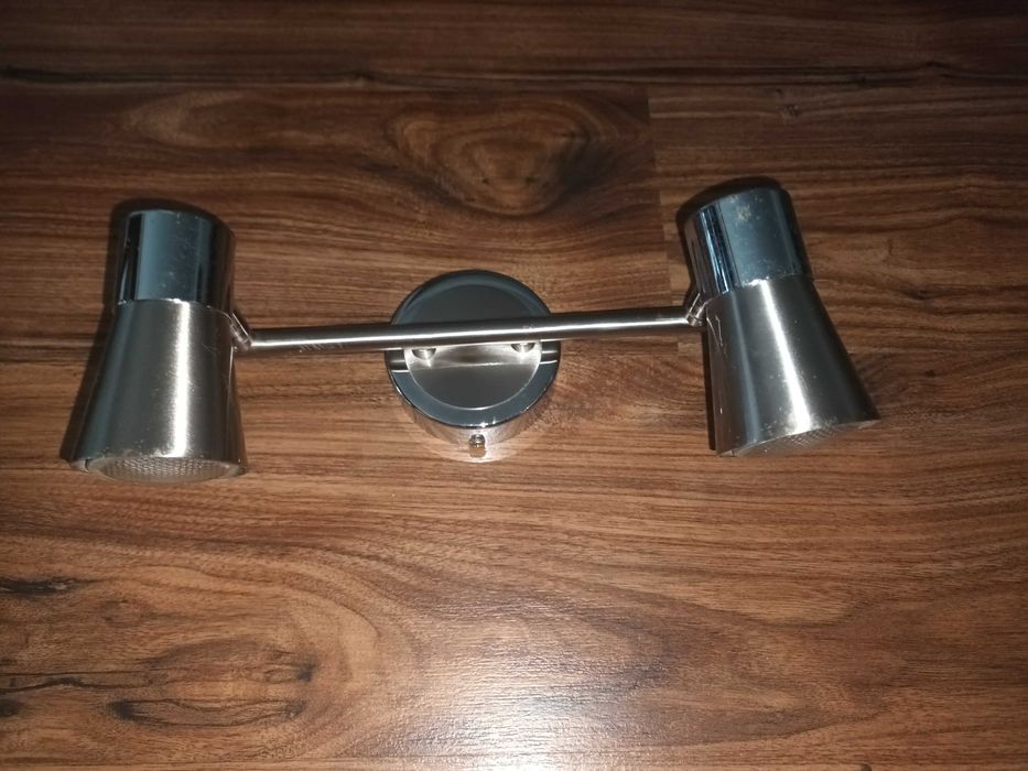 Vendo candeeiro de tecto  orientável com 2 focos lâmpadas leds