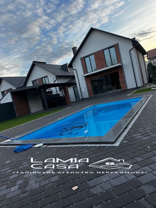 Продаж котеджу з басейном . Ближня роша