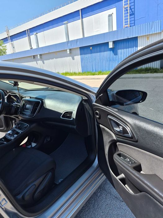 Продам власне авто Chrysler 200 2014 г. 2.4 гбо