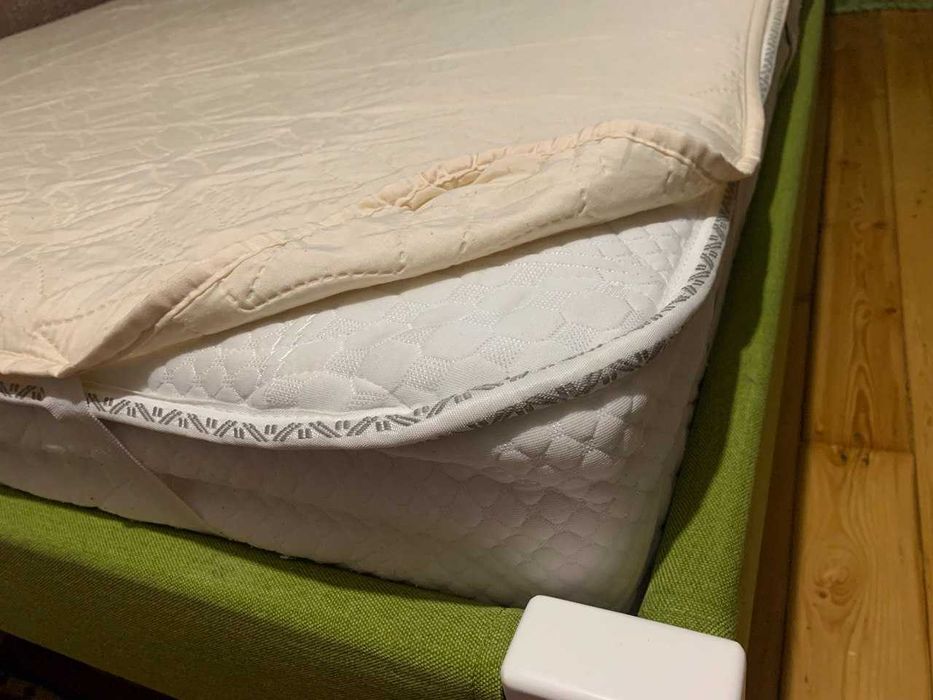 Двоспальне ліжко з ортопедичним матрацом