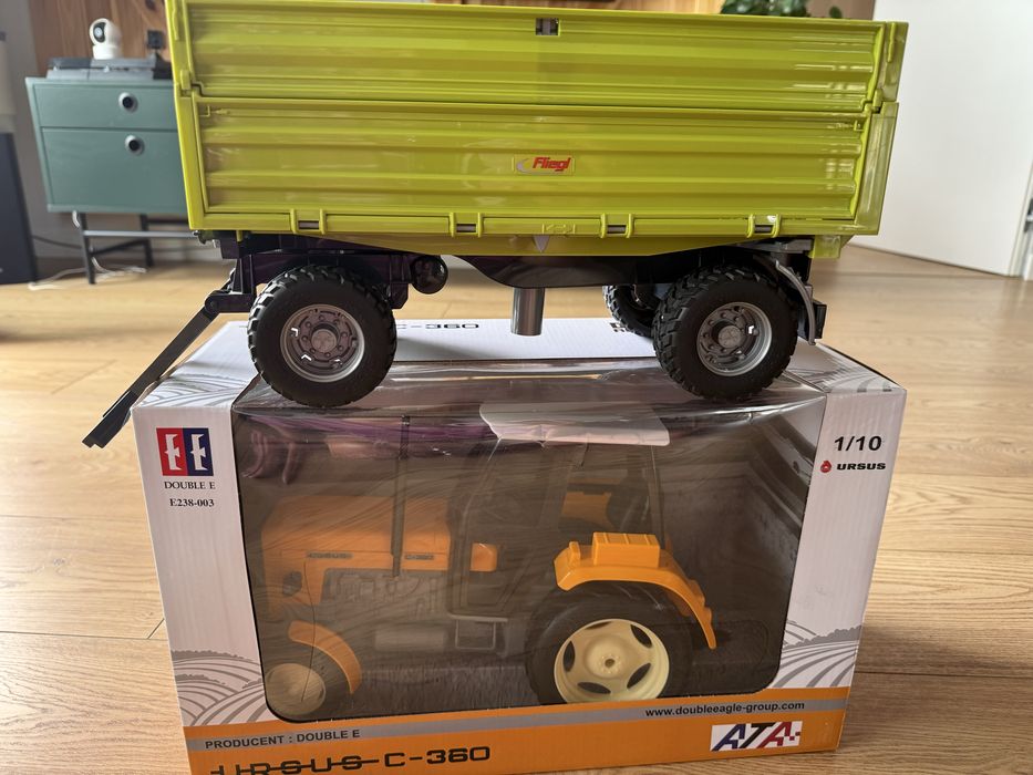 Ursus C360 i przyczepa Bruder