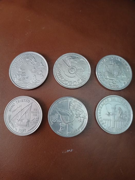 Moedas antigas aos colecionadores
