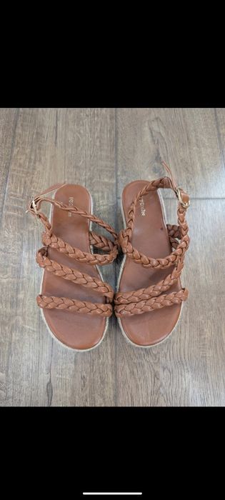 Sandały na plecionej platformie r. 37