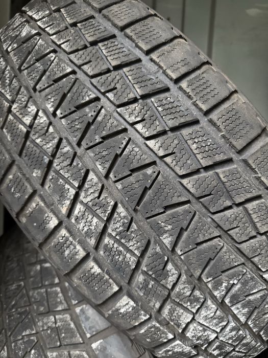 Шини зимові 285/60/18 Bridgestone