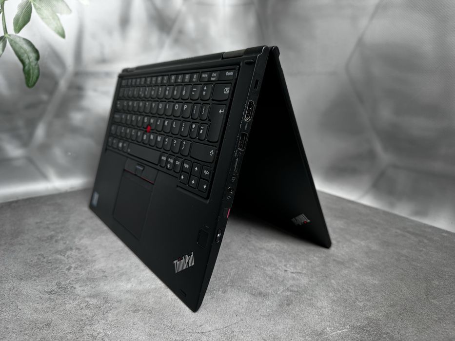 Сенсорний ноутбук Lenovo ThinkPad X380 Yoga / i5-8250U / 8GB / 128GB M.2 SSD / 13.3" Full HD IPS Touch / Стилус