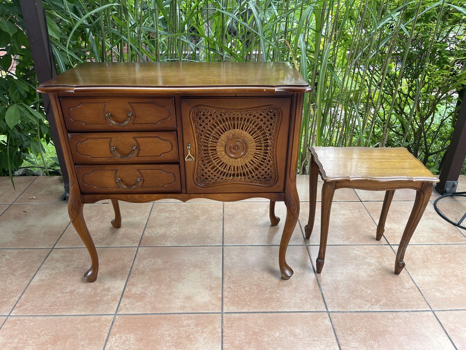 Stylowa szafka i taboret