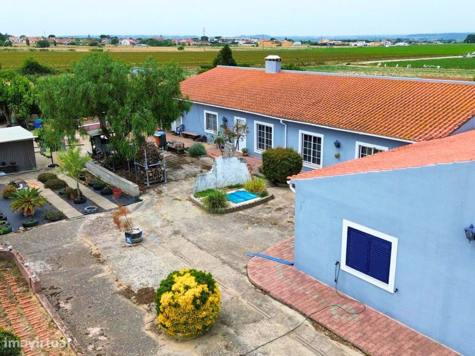 Moradia T4 c/ furo inserida em 8.400 m² terreno