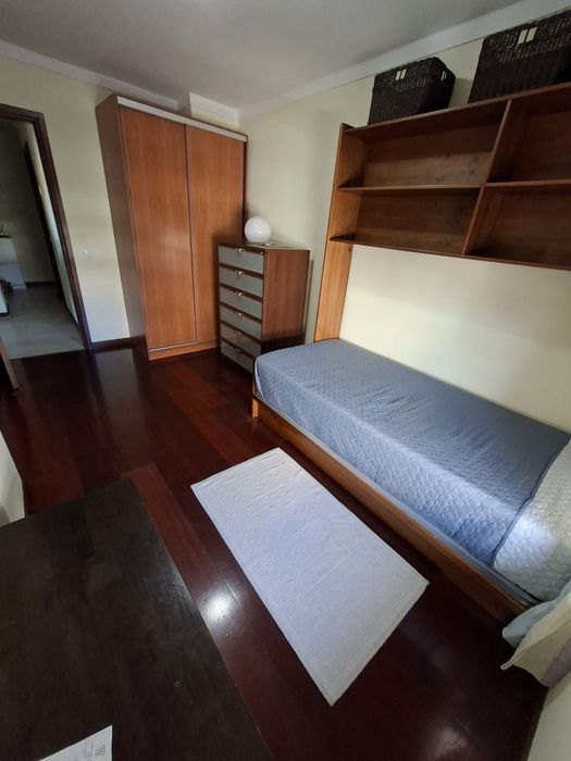 Aluga-se apartamento T2 nas Abadias