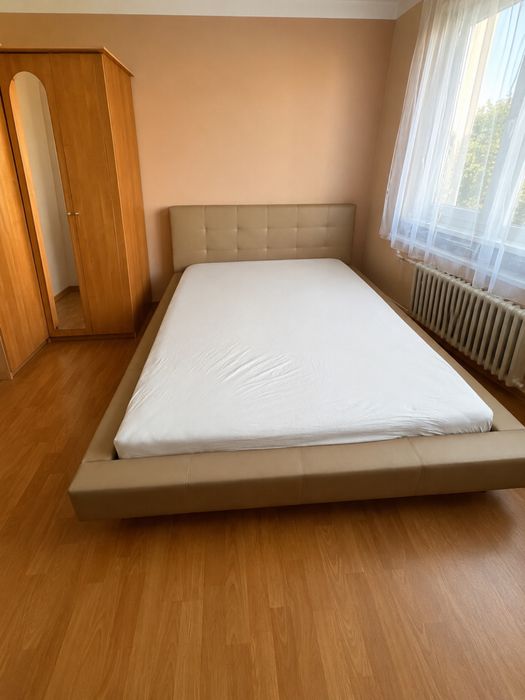 Łóżko stelaż z materacem, sypialnia