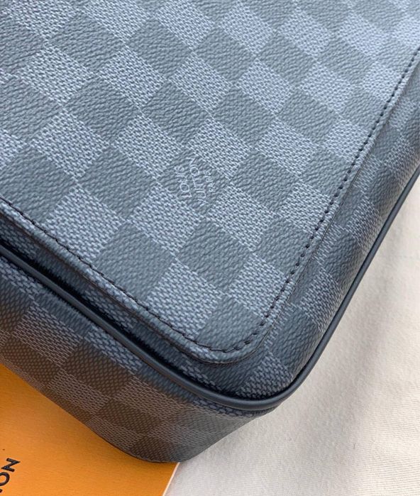 Louis Vuitton District Messenger