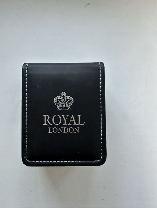 Часы Royal London