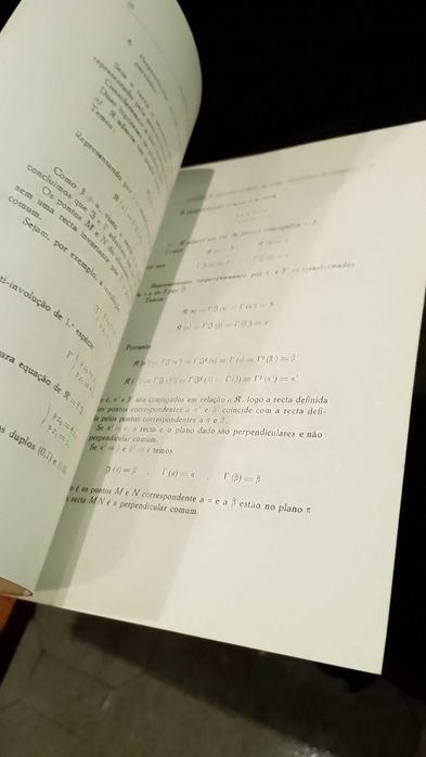 Questões de perpendicularidade no espaço riemanniano fundamental