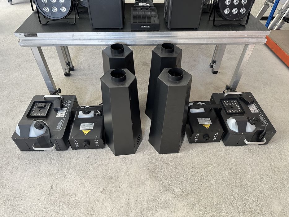 Lote de material de Iluminação profissional DMX (barras LED, blinders, laser, fogo, fumo)