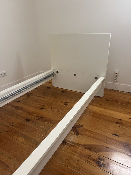 Estrutura de cama solteiro MALM Ikea