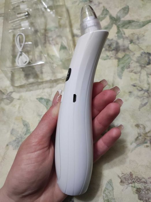 Новий вакуумний очищувач пор з 5 насадками і кабелем для зарядки