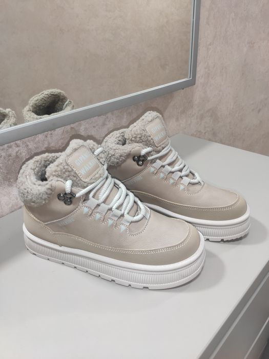 Кеды женские, зимние, два цвета.