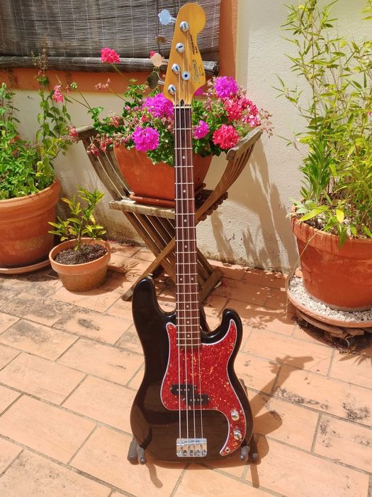 SQUIER Precision Bass Guitar / Guitarra Baixo