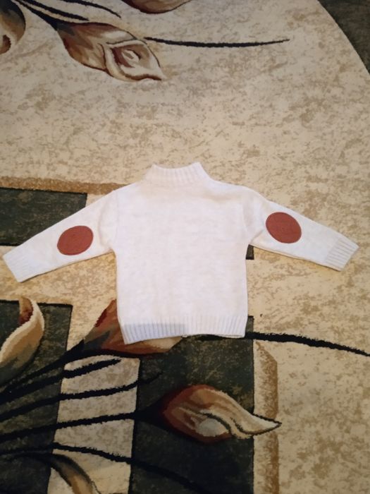 В'язана кофтинка у ідеальному стані на хлопчика.