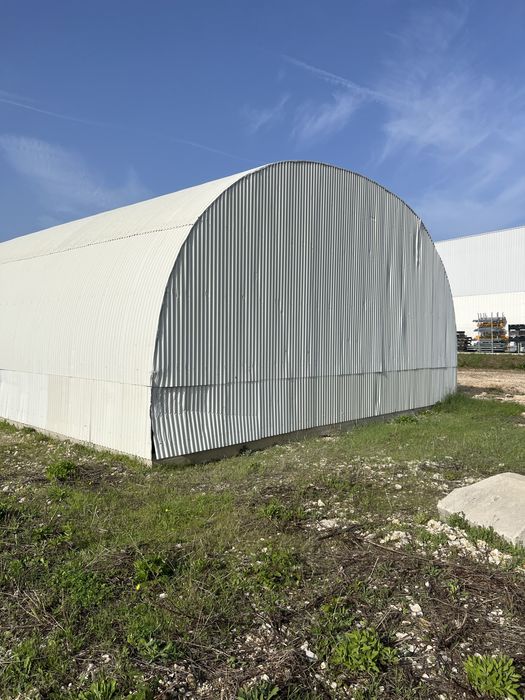 Pavilhão metálico 200 m²