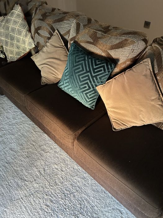 Versatile, Large, and Comfortable Sofa64730012027265121