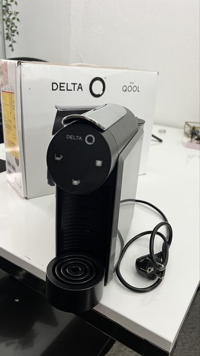 Maquina cafe delta como nova com caixa