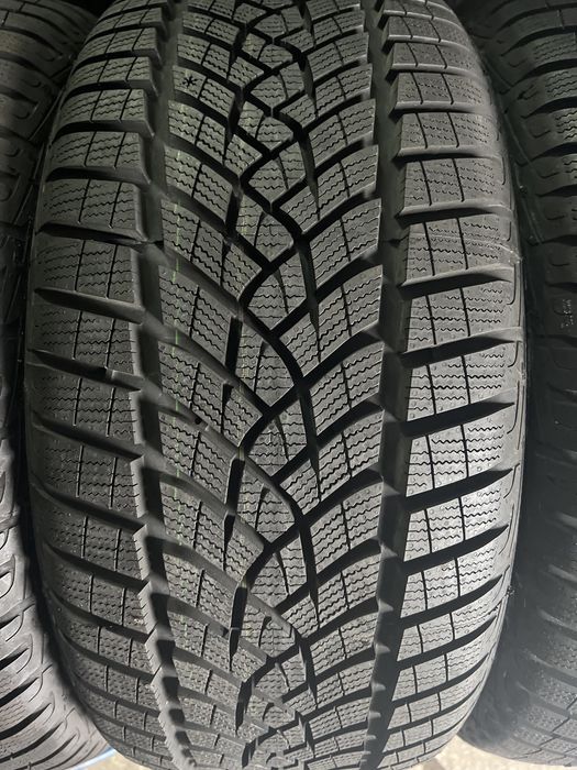 245/45/17 R17 Goodyear Ultra Grip Perfomance GEN1 4шт новые зима