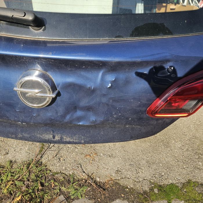 Klapa bagażnika Corsa E 5d