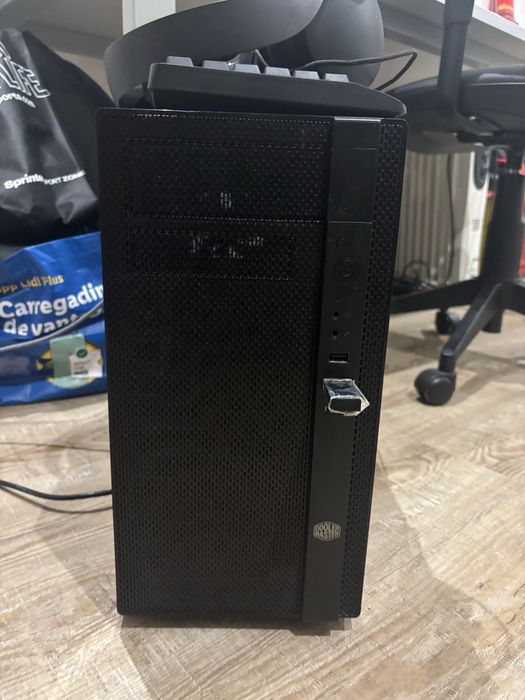 Torre+ ecra + teclado e rato