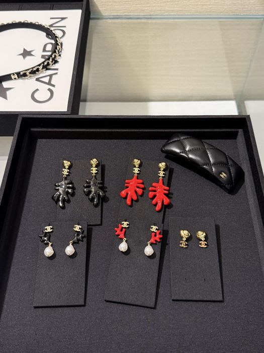 CHANEL® Luksusowe perły CC® kolczyki ekskluzywna biżuteria