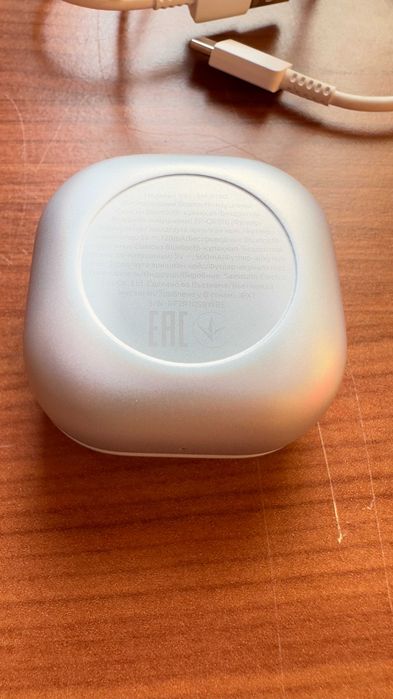 Продам оригінальні навушники Samsung. Модель: SM-R190.