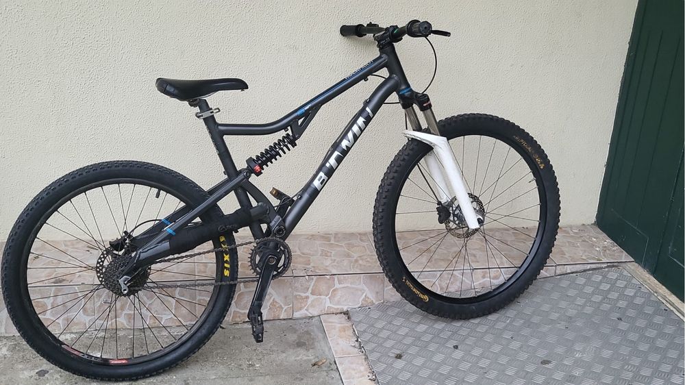 Vendo bicicleta downhill em bom estado