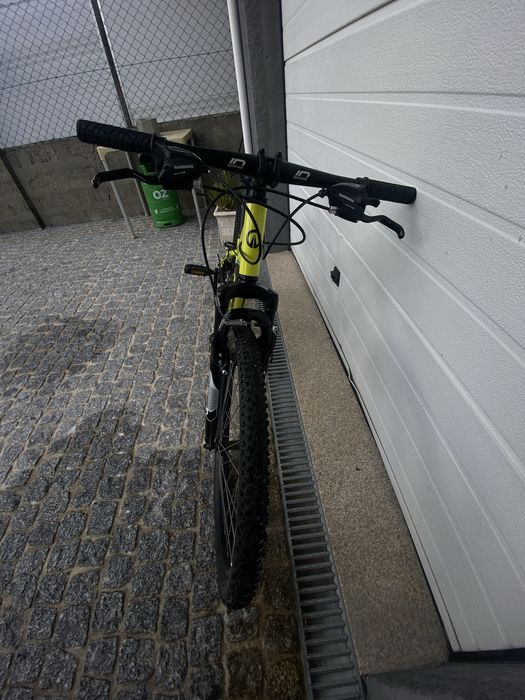 Bicicleta nova sembmuito uso
